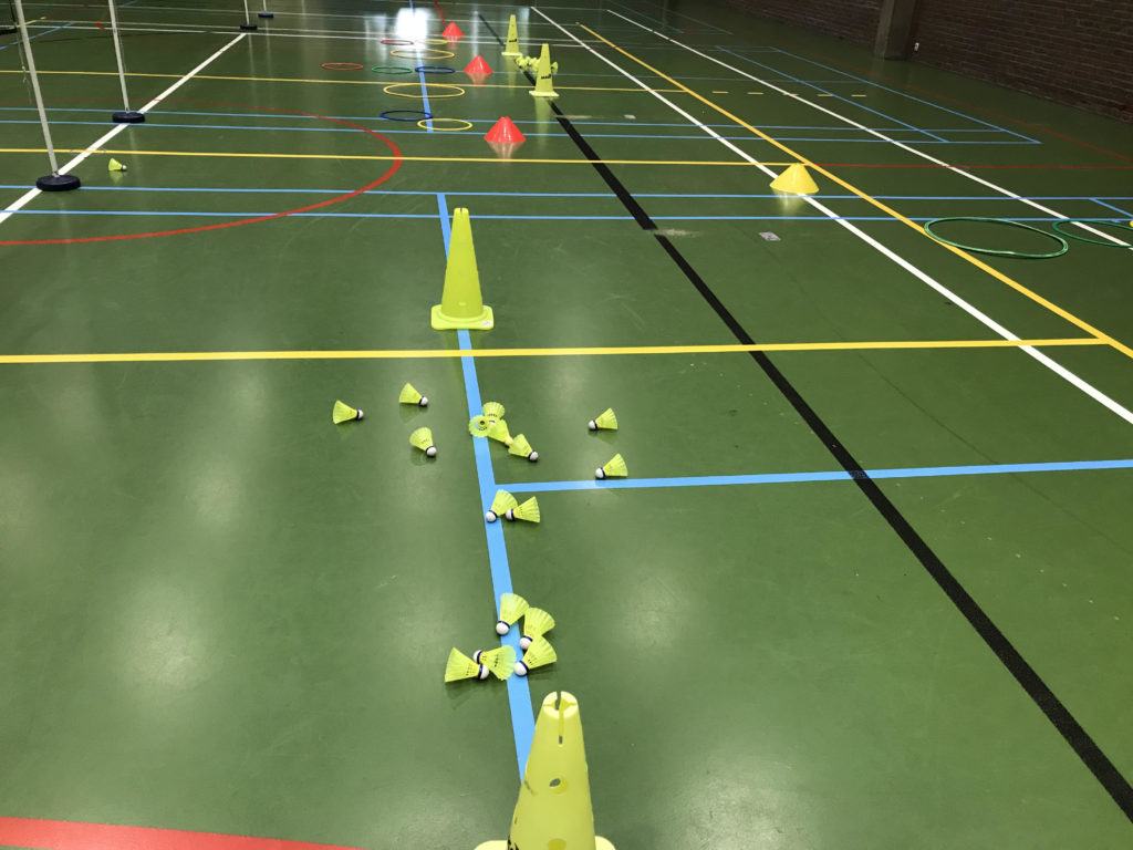 BTH '86 badminton halle jeugd jeugdwerking meisjes dames sport badminton Halle Sportcomplex De Bres training coaching