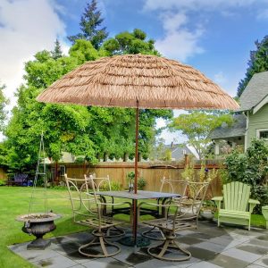 Tilføj tropisk stemning og solbeskyttelse til dine udendørs aktiviteter med vores Hawaii Parasol. Med en diameter på 300 cm, justerbar stang og UV-resistent polyester top, er den perfekt til haven, stranden eller terrassen. Super let at montere og transportere og så bringer denne parasol tropisk stemning hjemme i haven 🌞