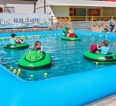 children in Barcachoc bumperboats