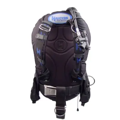 Key features: – Cinch quick-adjust system (patent pending) – Ecplise wing, available in 20, 30 or 40 lb lift. – Choice of aluminium or stainless steel backplate – Integrated weight pockets – Halcyon Deluxe harness pads - STA with or without integrated weight - Halcyon BC System Bag