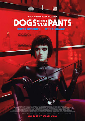 Doorgaans kenmerken Finse films zich niet door hun alternatief exhibitionisme en dus kwam deze Dogs Don’t Wear Pants (2019) een beetje als een verrassing, alsook voor de Finse filmcommissie die niet meteen klaar stond om deze productie te ondersteunen. Maar gelukkig kwam er alsnog een financiering voor deze BDSM film, een genre dat steeds meer binnendringt in het mainstream circuit. De film werd geregisseerd en geschreven door J.-P. Valkeapää.