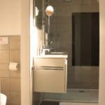 Totaal gerenoveerde badkamer gastenkamer Côté Ciel overdag