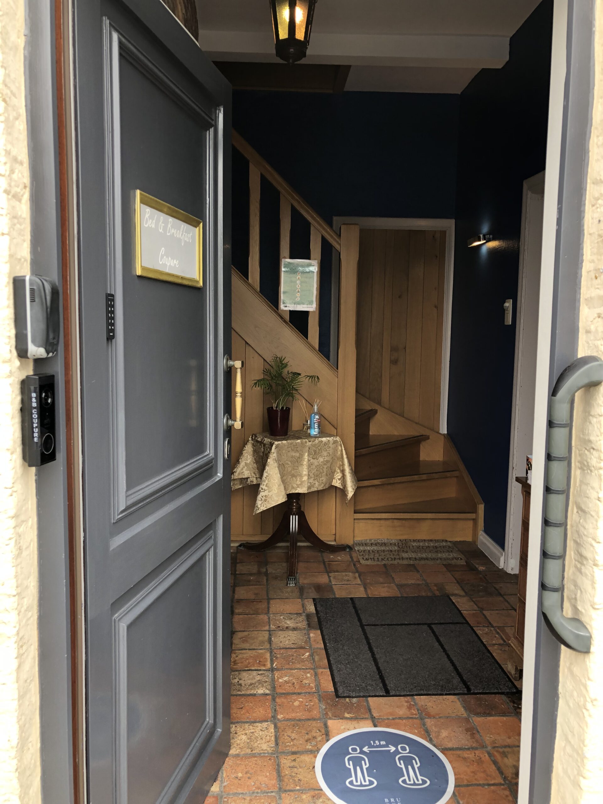 Voordeur b&b coupure