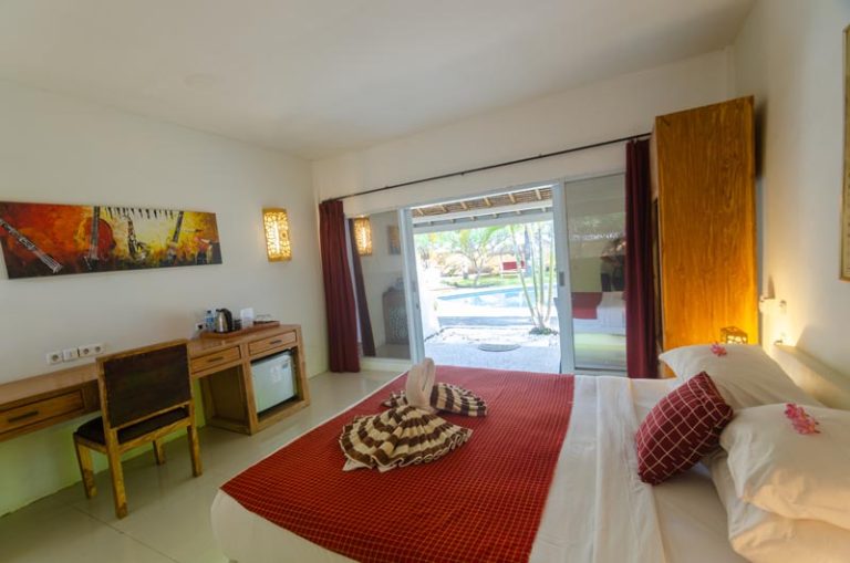 Courtyard Terrace Suite Writing Desk - Bel Air Resort Gili Air