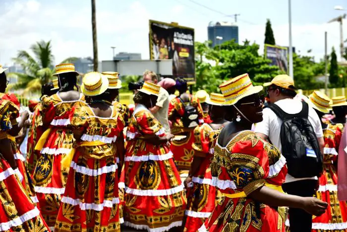 The colors of the Angolan flag are part of the carnival costumes in Luanda