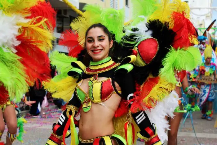 Loulé Carnival participants fill the streets with colors, costumes and dance