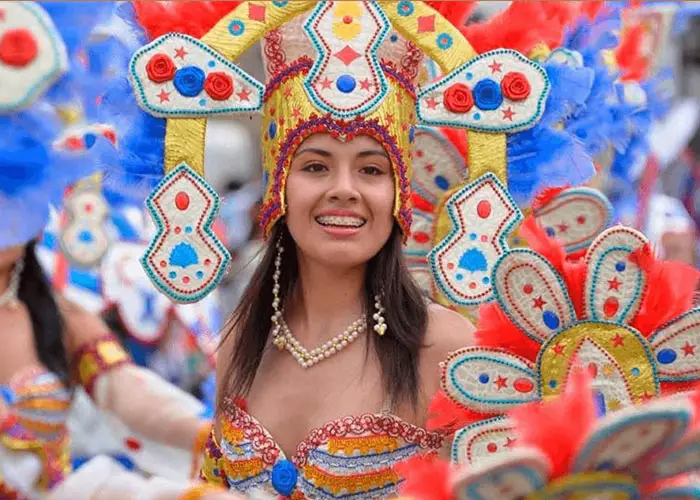 Cajamarca es considerada la Capital del Carnaval de Perú por sus coloridas fiestas y trajes impresionantes