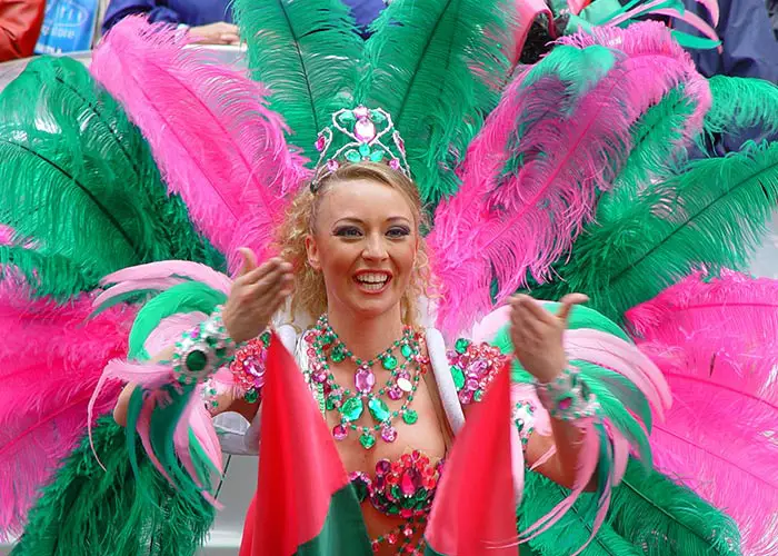 El Carnaval de Samba de Helsinki es una celebración que incluye diferentes elementos de la cultura brasileña en la capital de Finlandia
