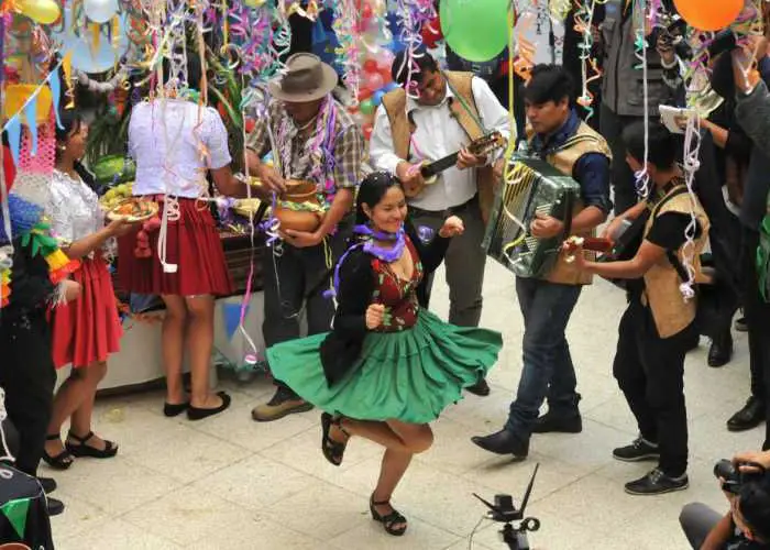 The Cochabamba carnival is a carnival of integration where various sectors participate with music and traditional dance