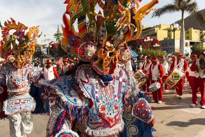 The different groups have dances, costumes and typical music that represent their traditions in the carnival of Arica