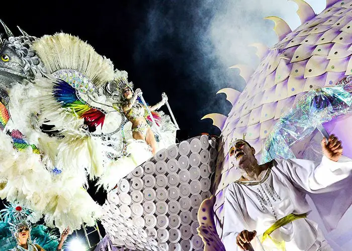 Los carnavales de Paso de los Libres se llenan a cabo en el sambódromo donde las comparsas compiten por el primer lugar