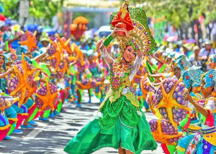 Los carnavales de Ha Long se componen de una mezcla de cultura, naturaleza y espectáculos visuales que los hacen únicos en el mundo
