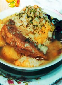 Puchero potosino is a traditional dish that is composed of beef, chickpeas and rice