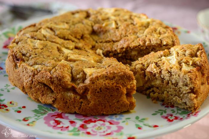 Somerset apple cake is a typical moist cake of the region