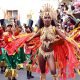 Durante los desfiles del carnaval de Mindelo, los participantes usan disfraces llamativos