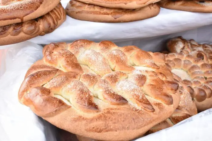 La torta de comadres y compadres es un pan dulce tradicional de Tarija