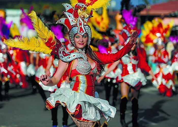 El Carnaval de Puntarenas en Costa Rica es una celebración que conmemora la vida diaria de los lugareños