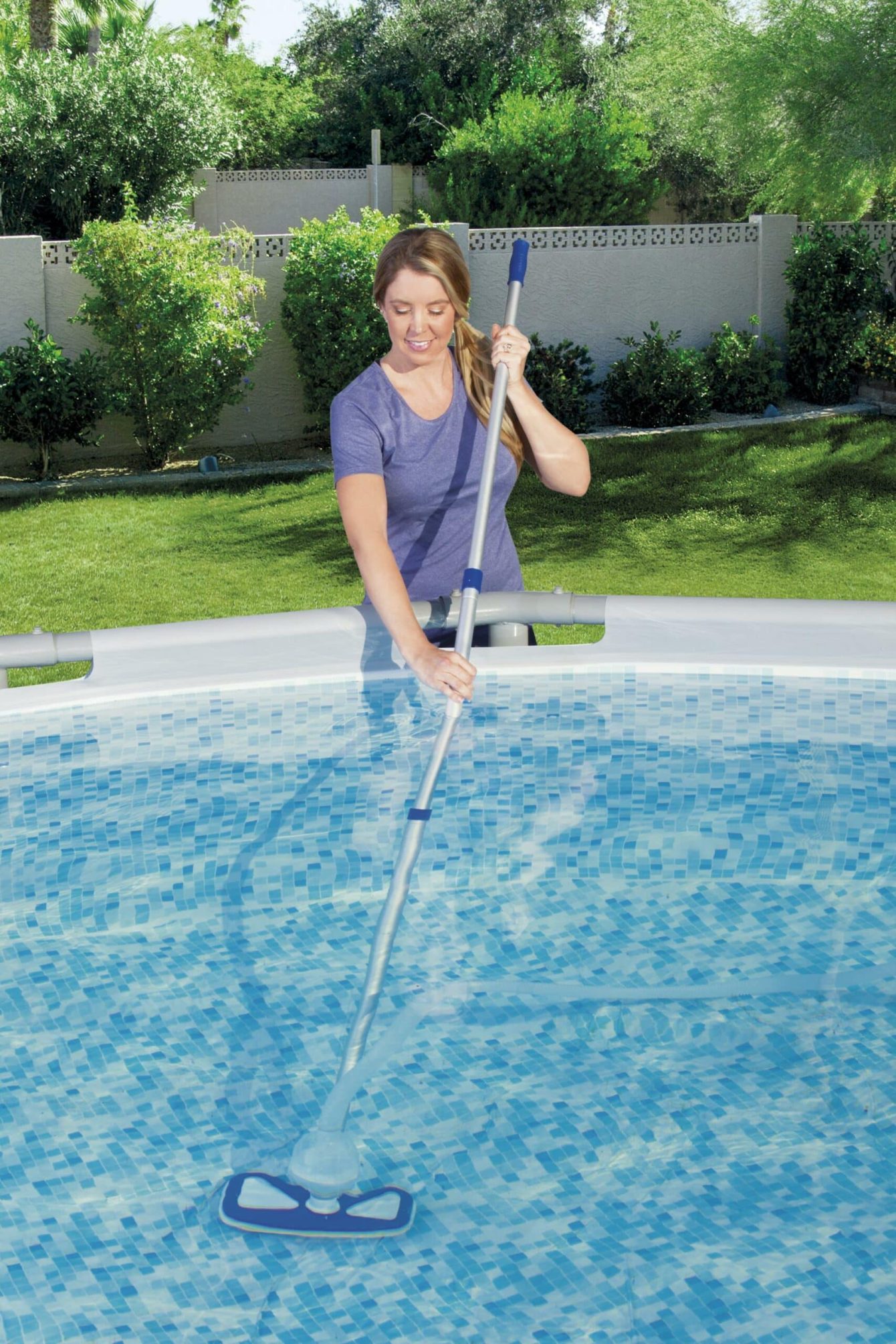 Bestway Flowclear™ AquaClean Bassengrensesett bruksbilde