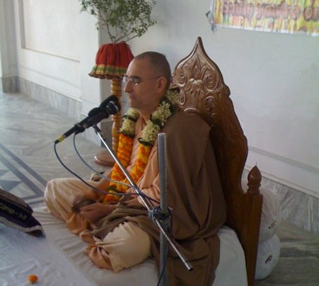 HH BVPS Lecturing in Mayapur