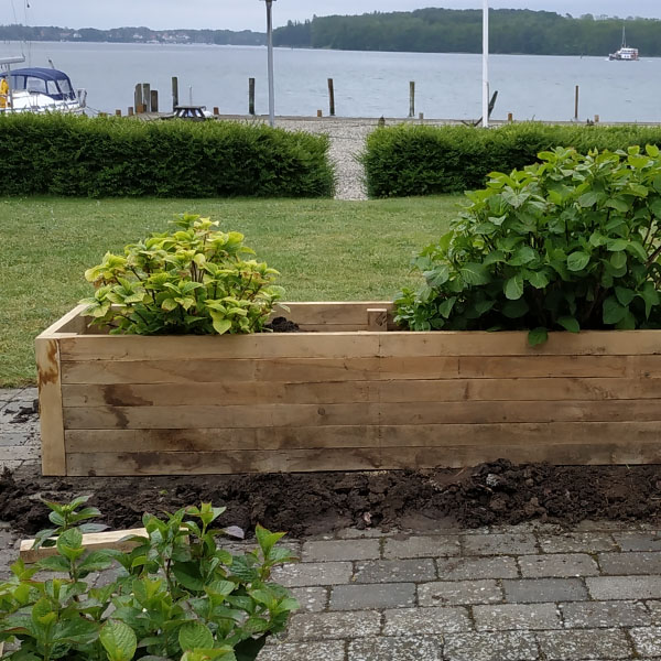 husmands hæjbed byggesæt i naturtørret egetræ udsigt til vand