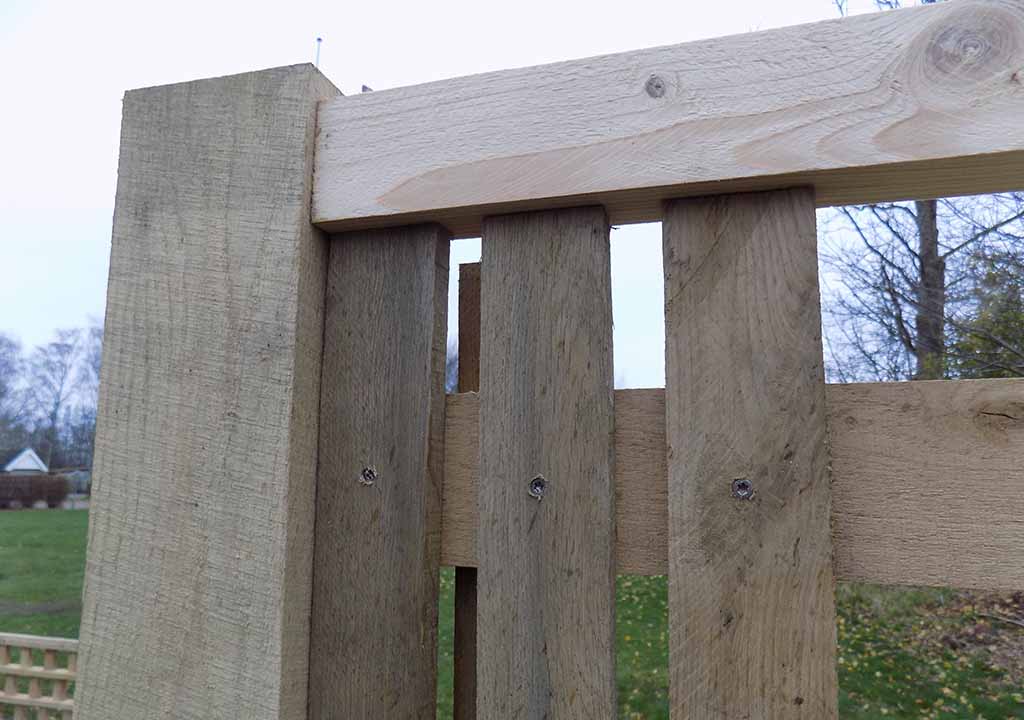 byg hegn og plankeværk - inderside hjørne efter liste afstand - 1025x780
