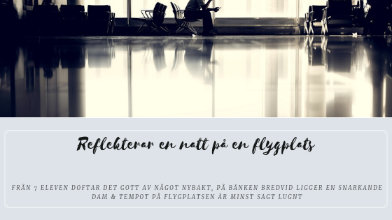 Reflekterar en natt på en flygplats