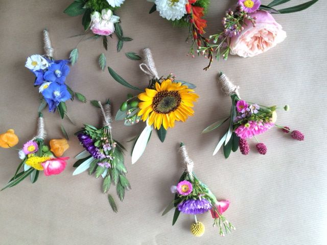 ontwikkelen Horzel scheuren Corsages voor je bruiloft - BLOEMEN OP LOCATIE