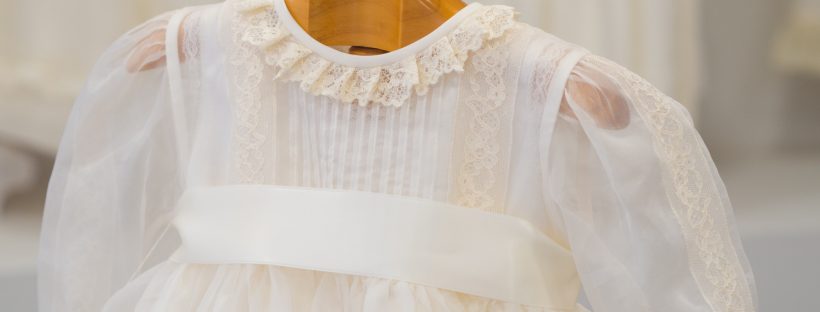 Elegir la tela perfecta para el traje de bautizo de tu bebé - Con M de mimos
