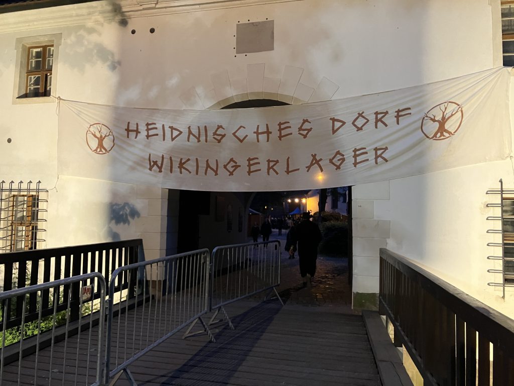 Eingang zum Heidnischen Dorf, WGT