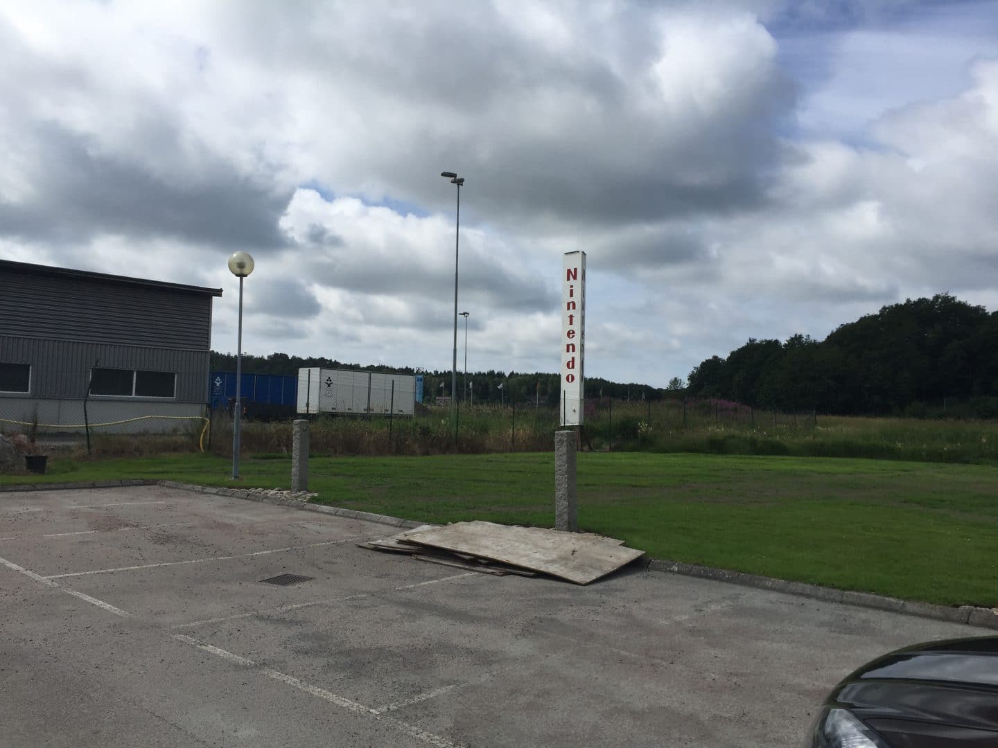 image of the old Nintendo column where Mario stood