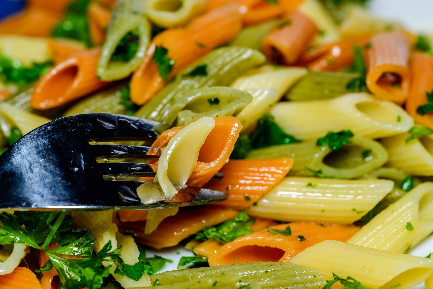 Proteinpasta mit Petersilien Walnuss Pesto