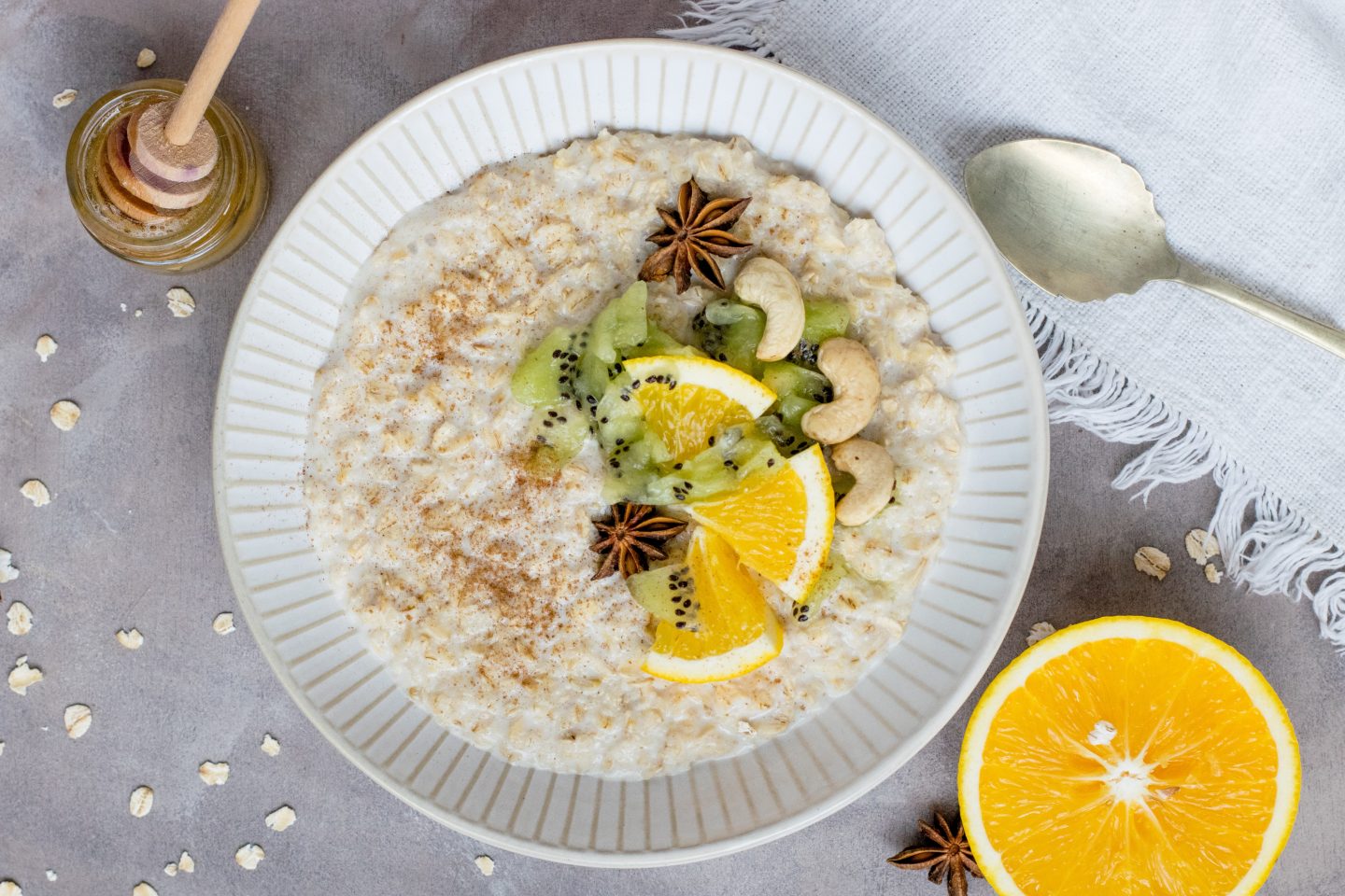 Ballaststoffreiches Frühstück mit Orangen Porrdige