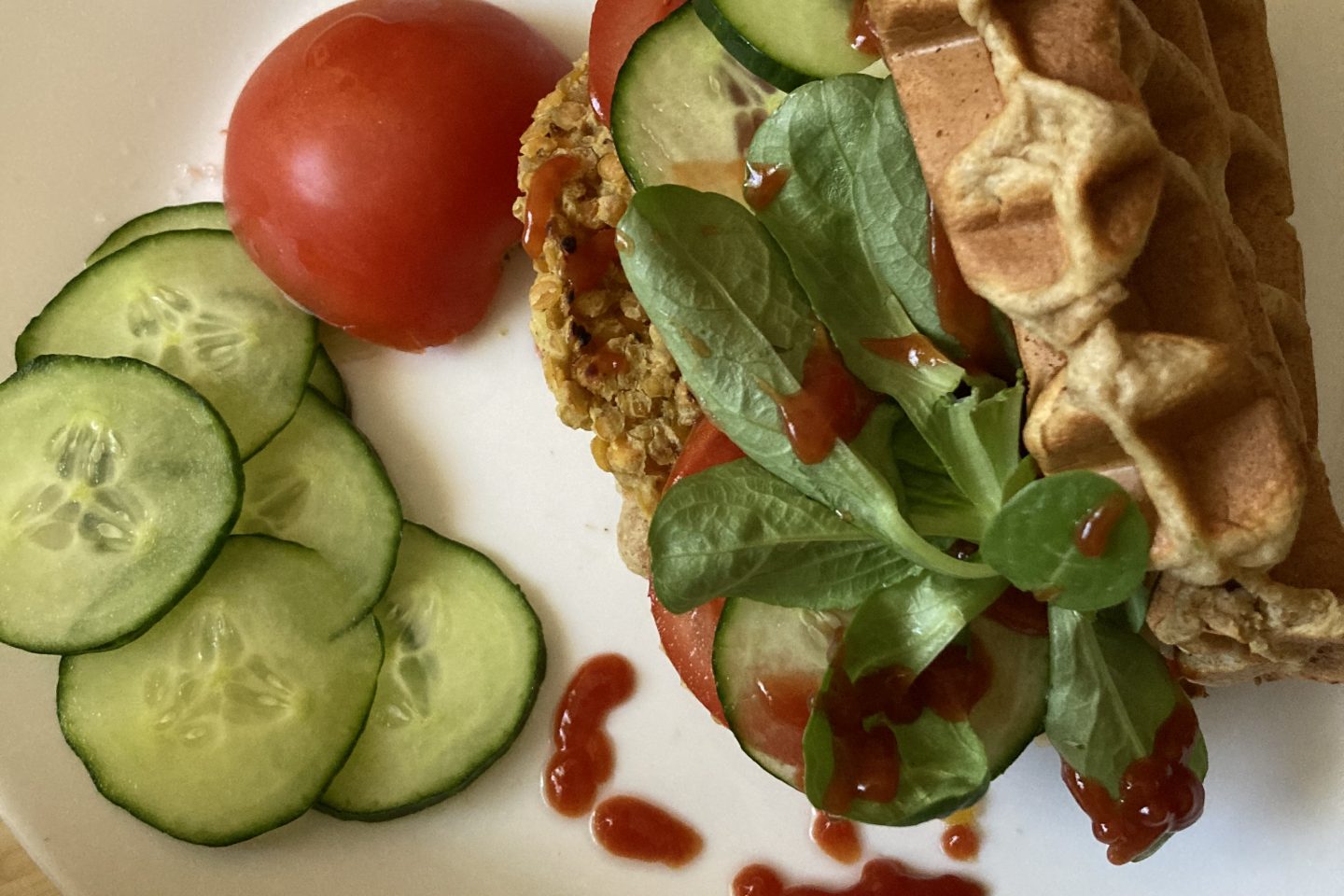 Waffelburger mit Linsenbratling sehr eiweißhaltig