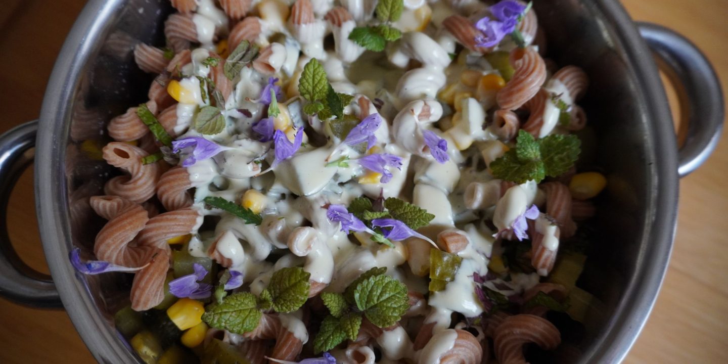 Nudelsalat mit veganer Mayonnaise