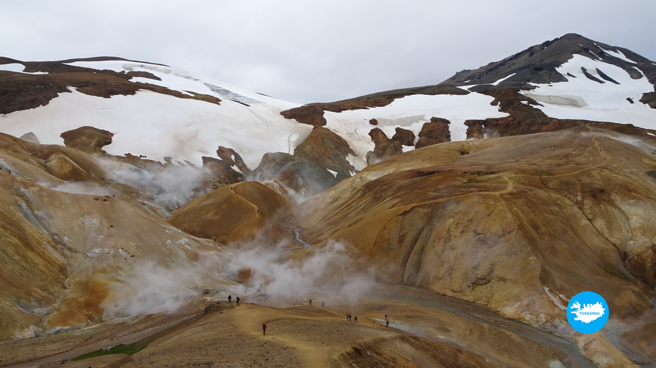 Kerlingarfjöll in het binnenland van IJsland, met kleurrijke rhyolietbergen in een vulkanisch landschap. Foto door Annelies Barentsen.