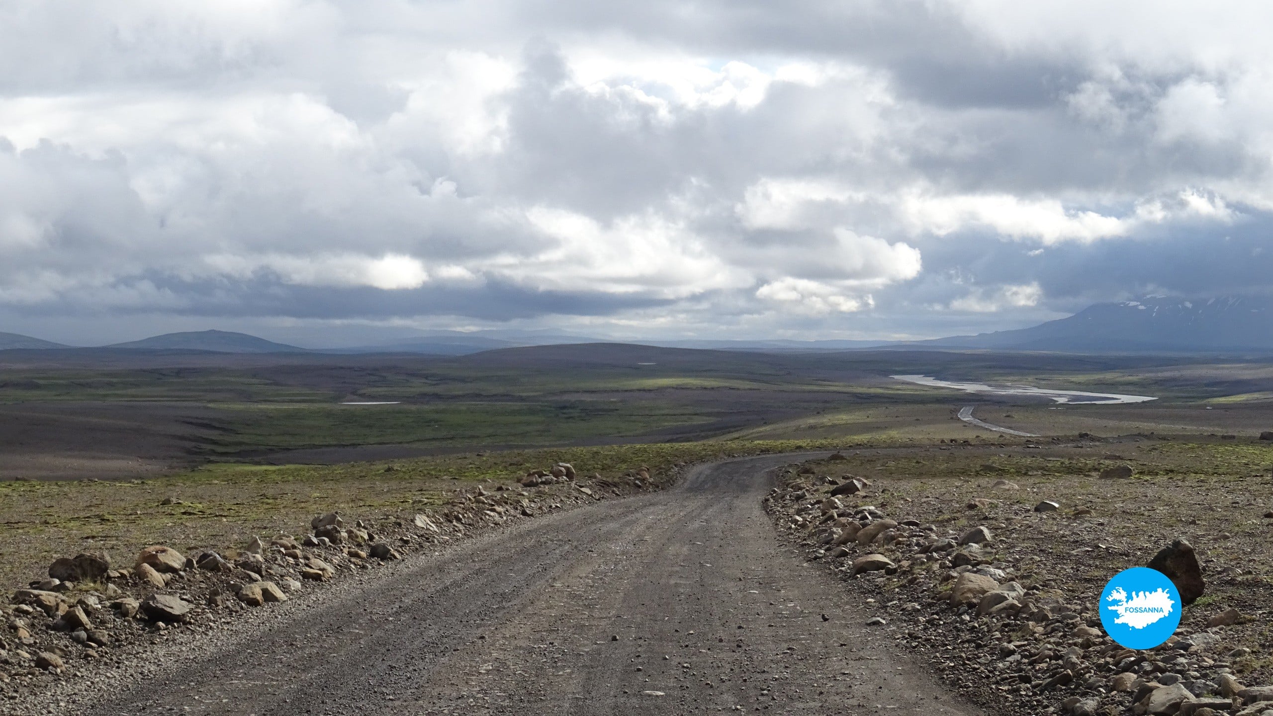 De Kjölur-route loopt door het ruige hoogland van IJsland tussen bergen, lavavelden en zandvlaktes. Foto door Annelies Barentsen.