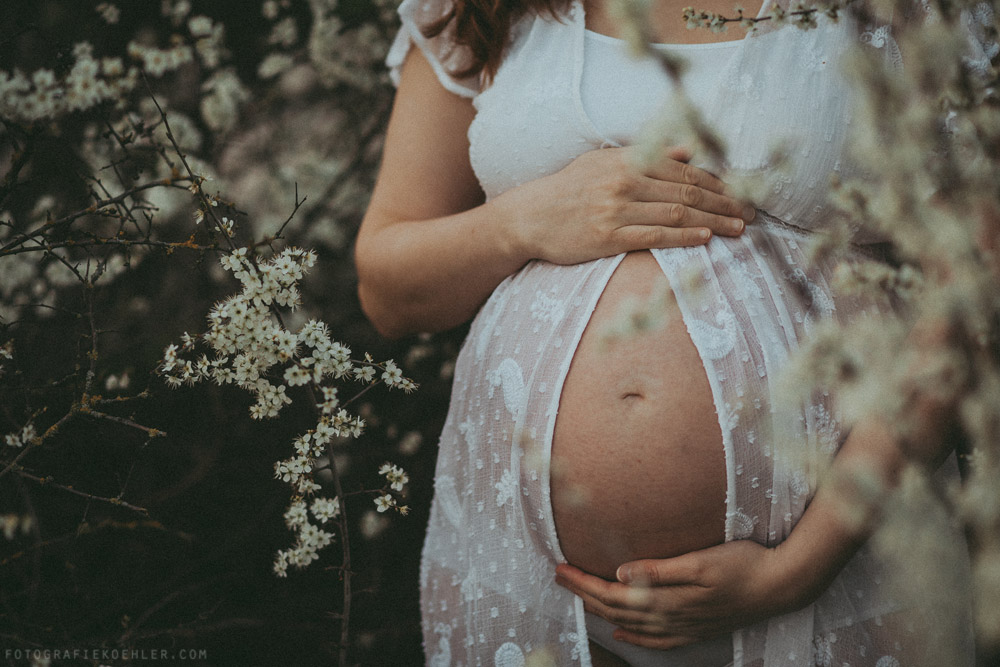 Das blühende Leben: Babybauchfotos im Frühling