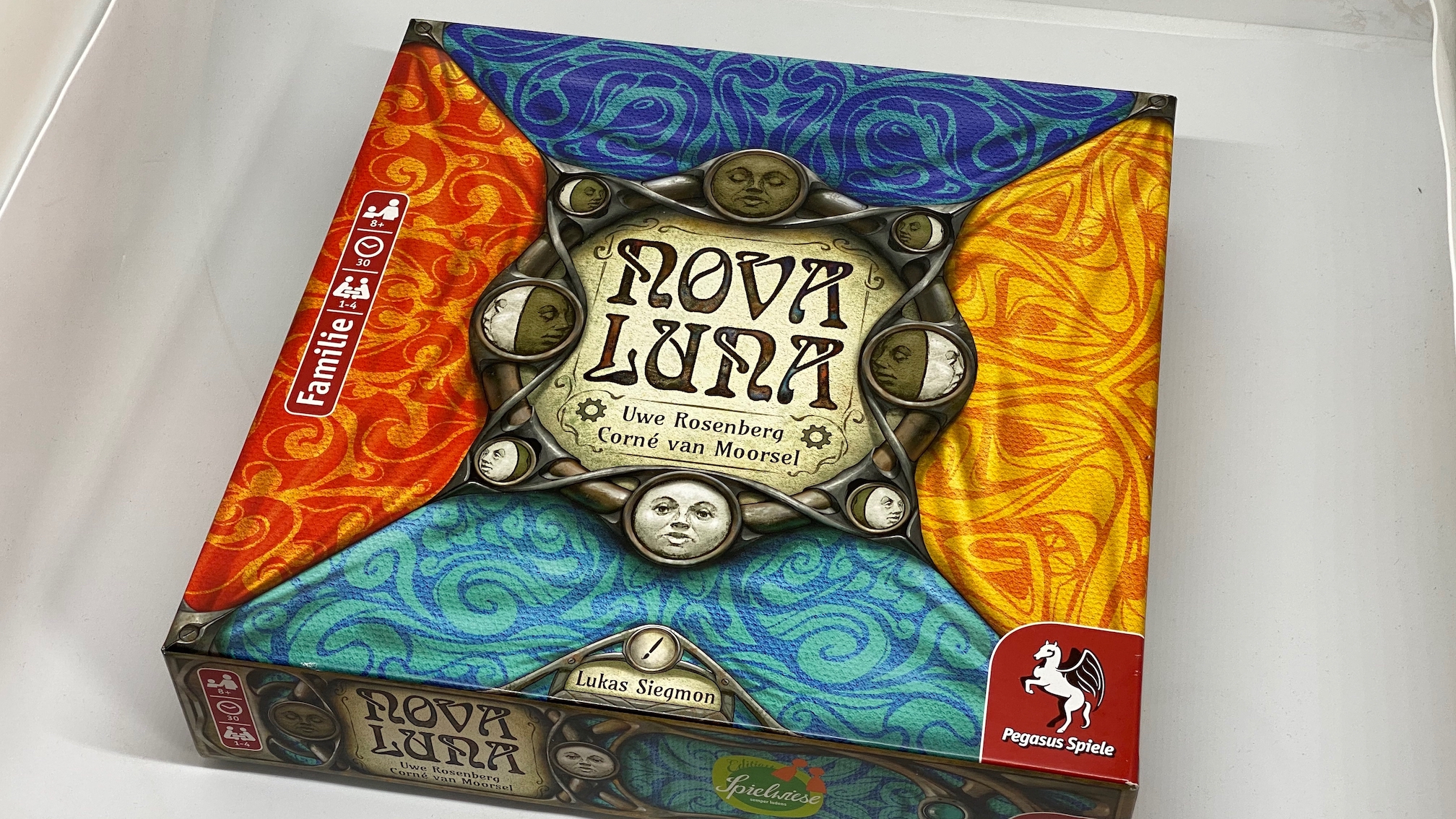 Nova Luna: Complete your tasks under the new moon [Review] — MeepleEksyen