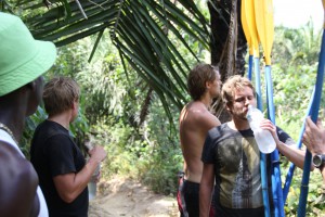 Pause på veg oppover Rio Palomino River (Foto: Tarjei)