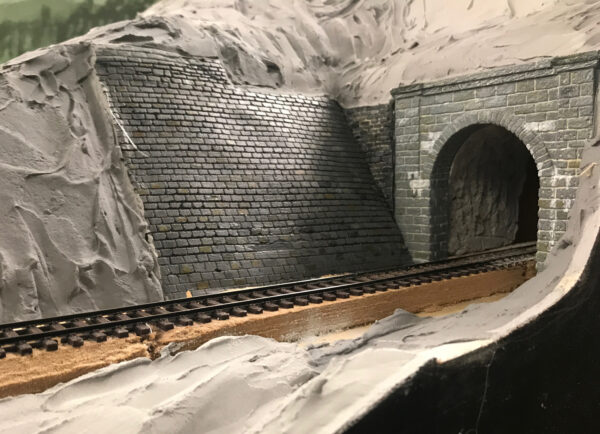 Tunnelportalen ved Orkla bro bygget helt etter forbildet.