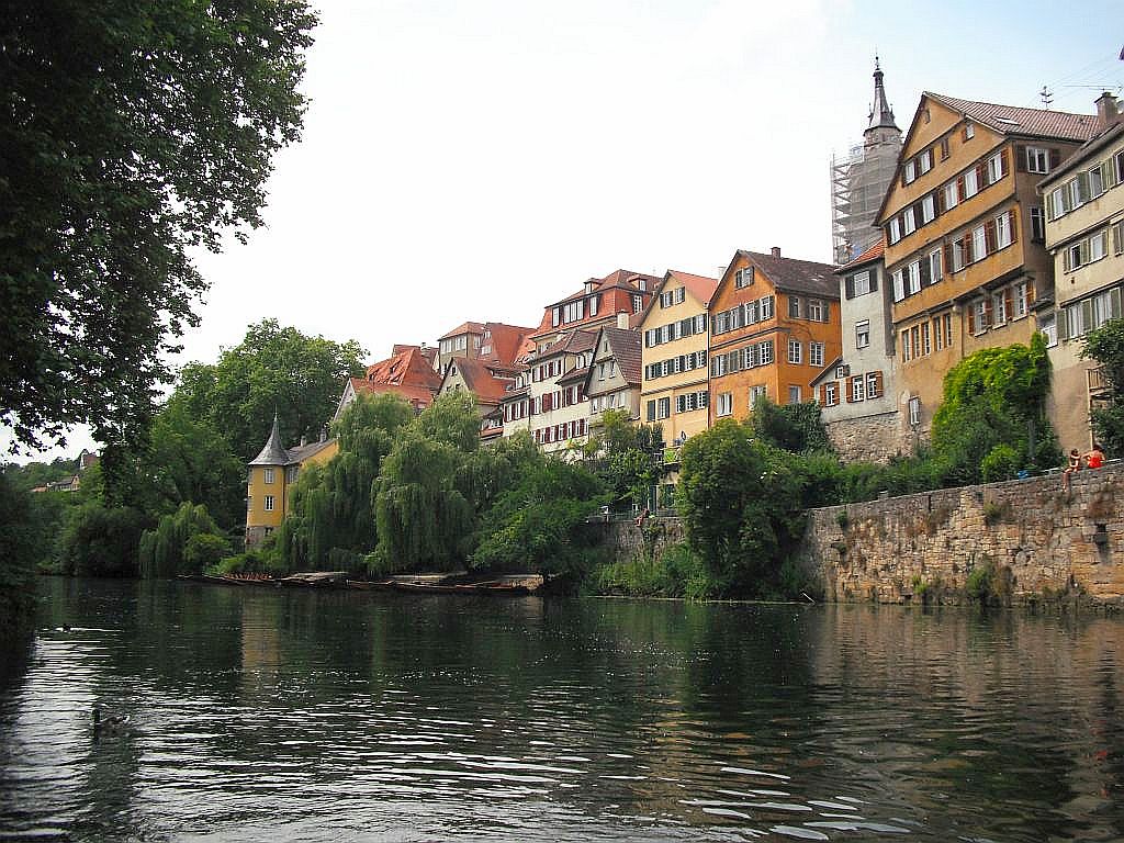 Schöner Blick auf Tübingen vom Wasser aus