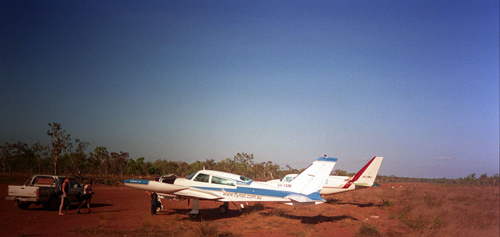 Flugzeuge auf dem Airstrip von Pungalina Station