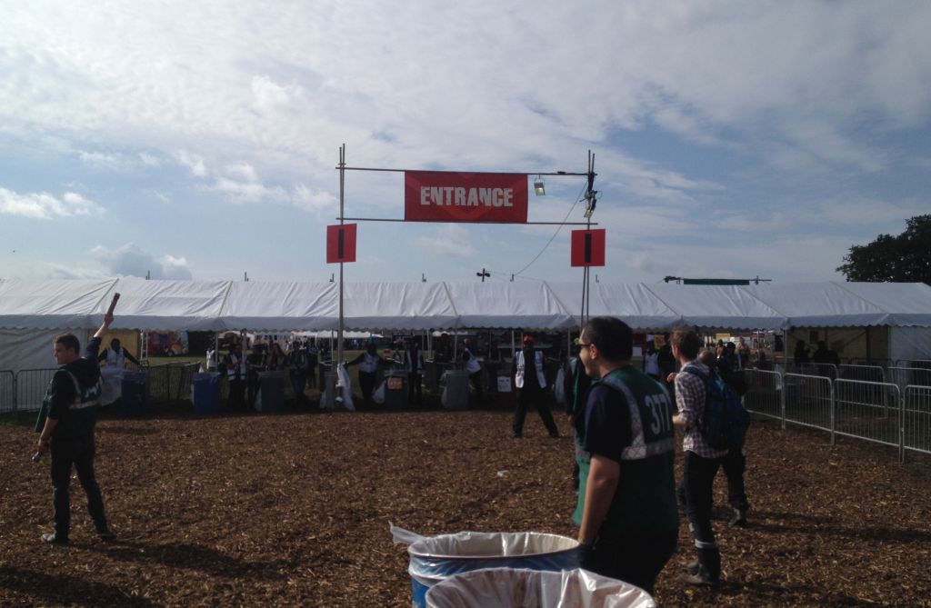 Der Einlass beim Reading Festival in England