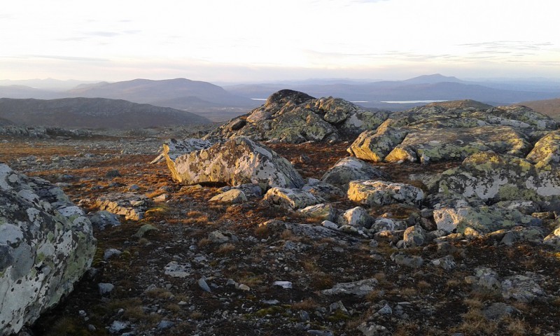 Jag känner min litenhet - en prick. Vet att tro på bergen men även att förstå deras och vädrets gemensamma krafter. Foto Kasplina Berggren.