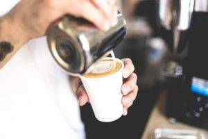 Läs mer om artikeln Hur påverkar kaffe sömnen?