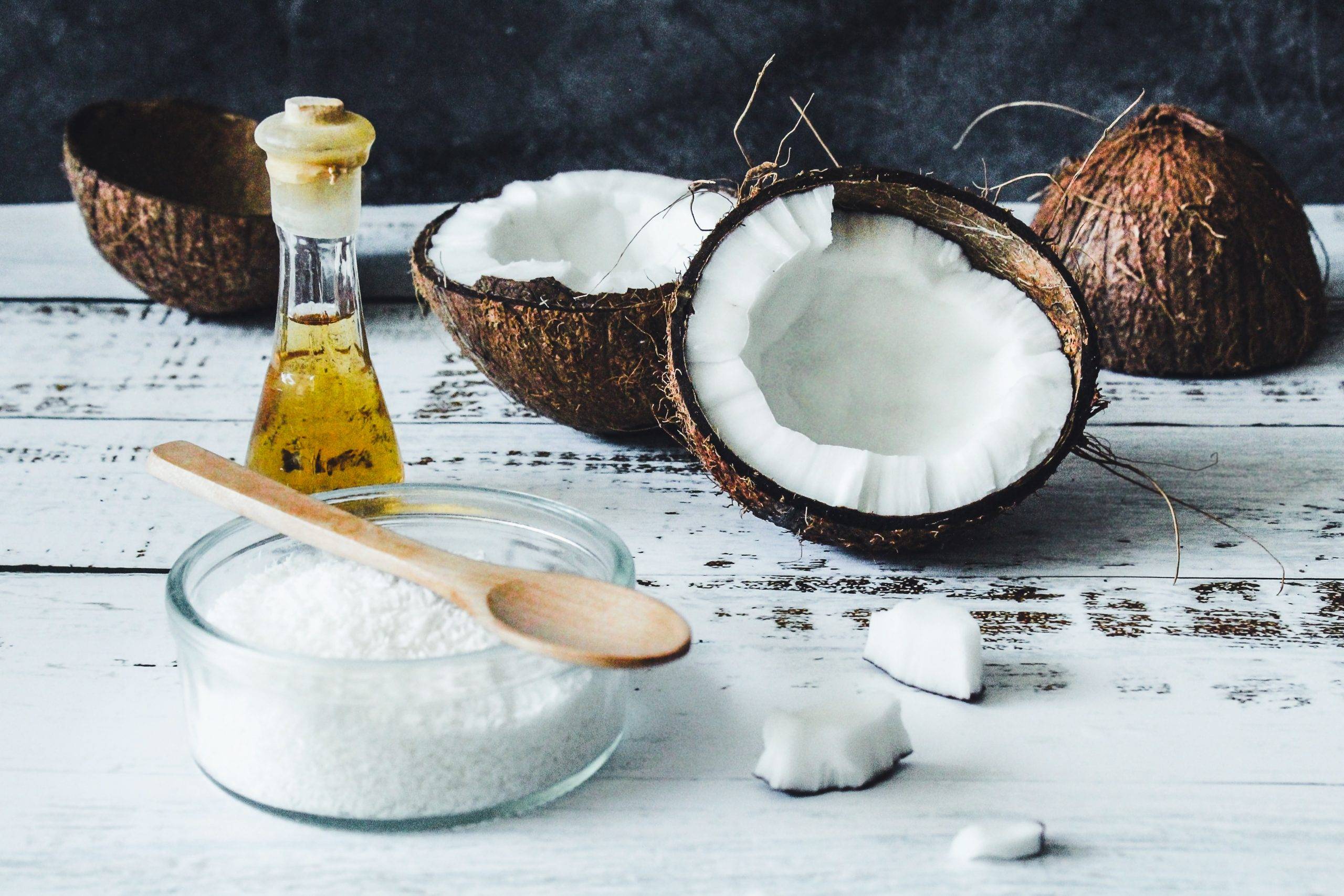 kokosnöt och olja på bord, Karolines way of life hälsoblogg
