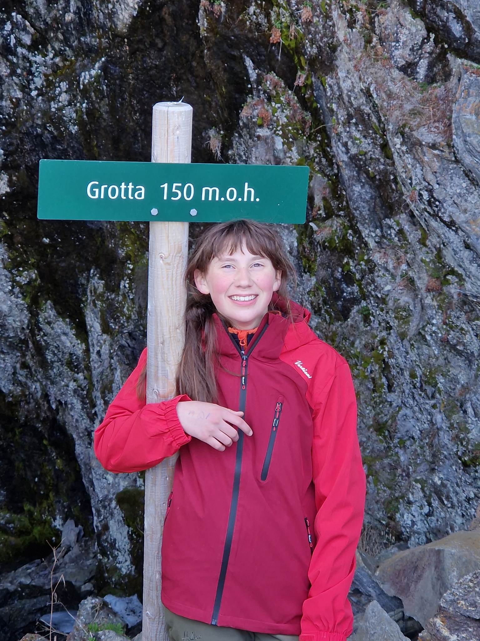 Endelig fremme ved Grotta, Neo Natalie var veldig glad for, sliten i beina.