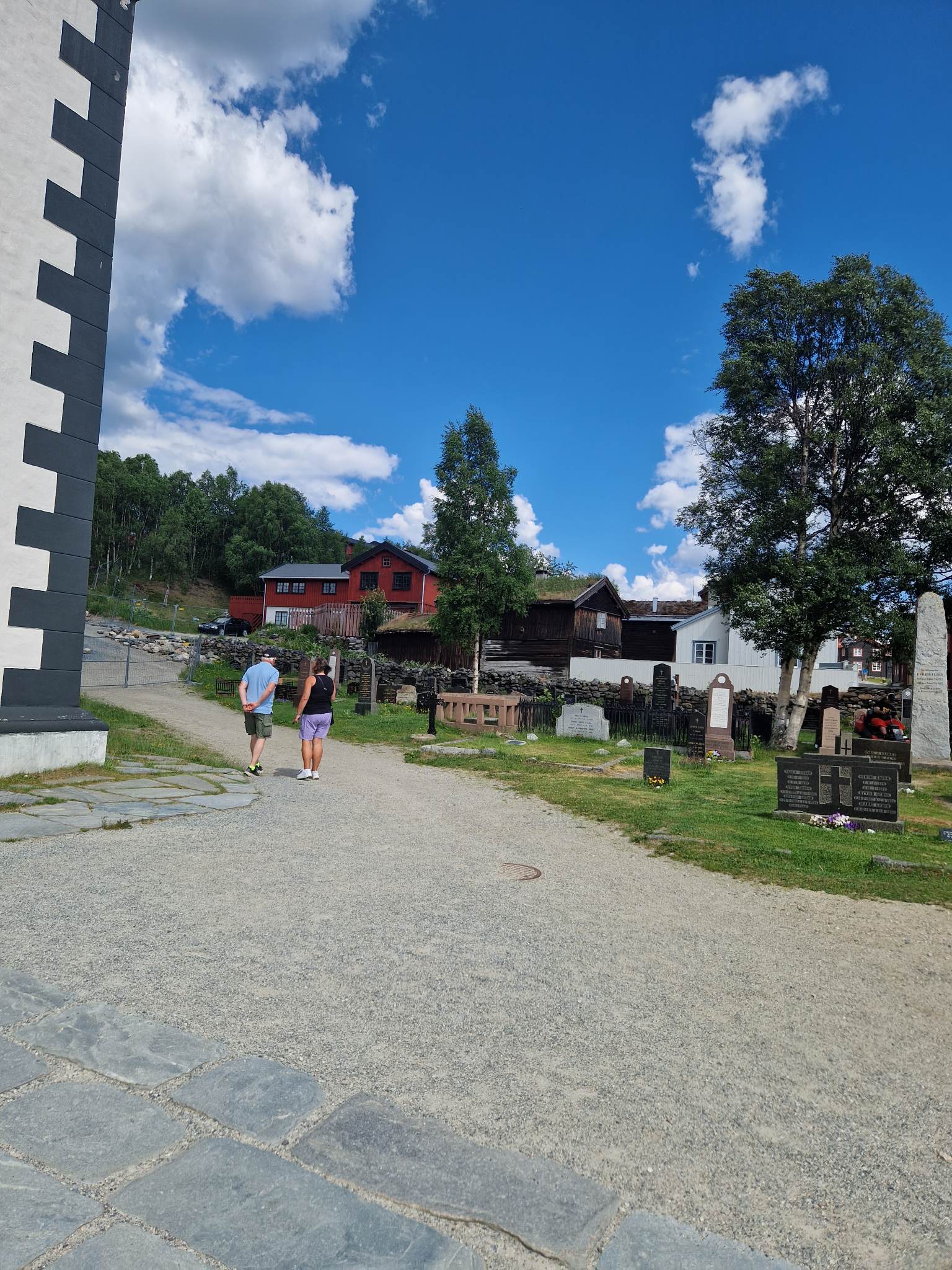 Uten for Røros Kirke