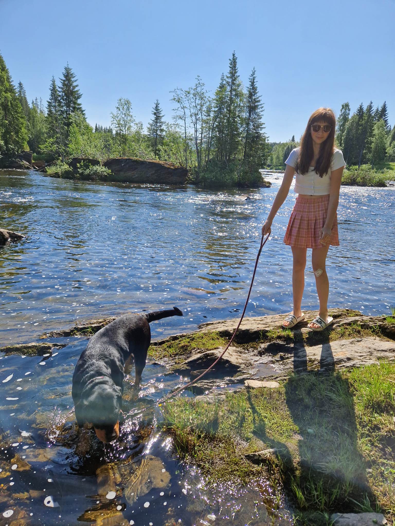 Ajko var så vidt uti vannet. Zita var bare og drakk