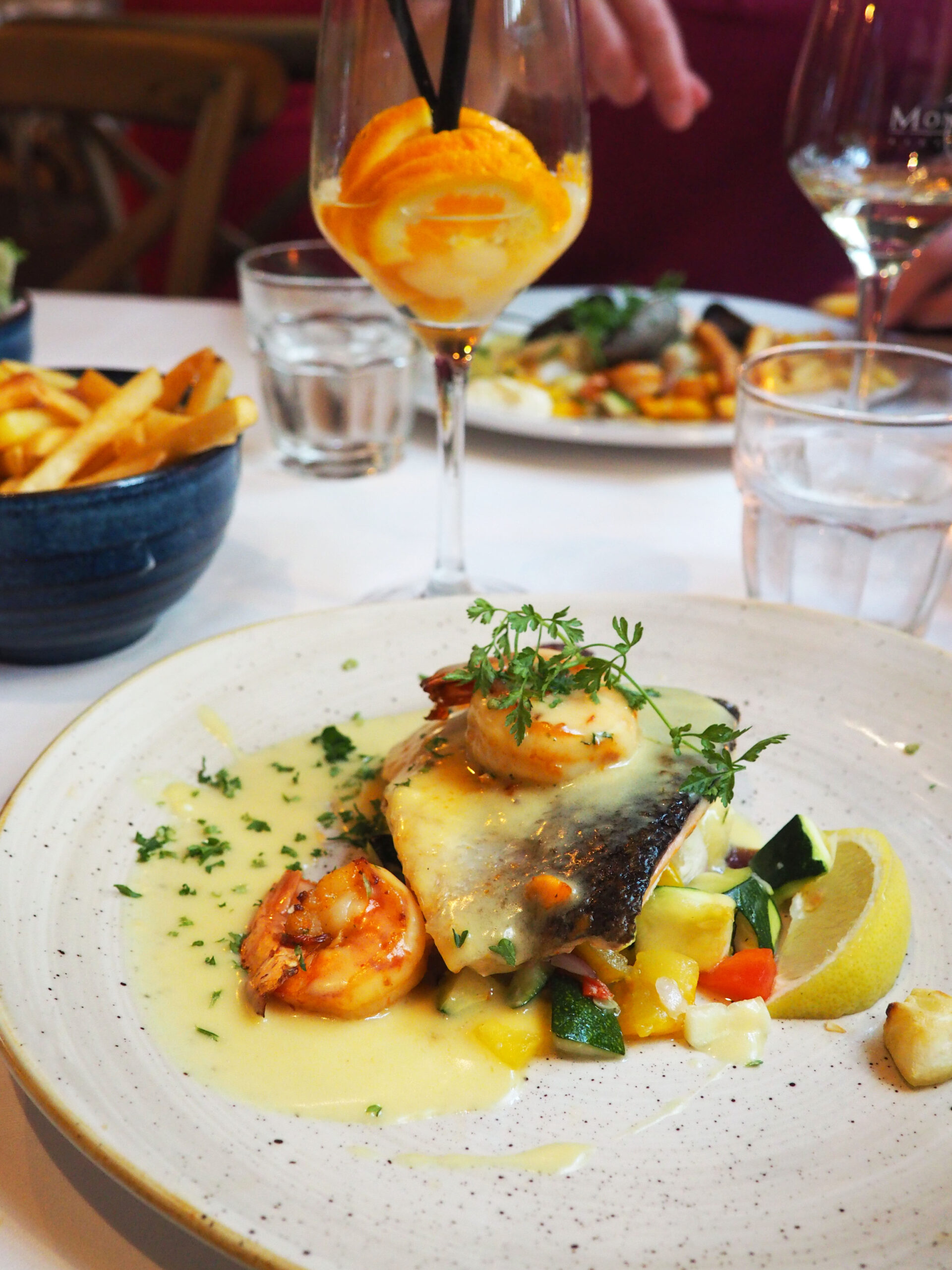 Zalm met gamba's in saffraan saus